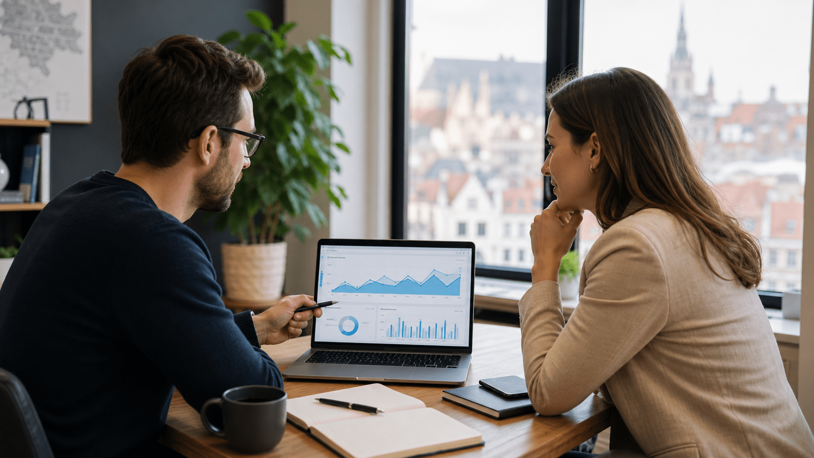 Blog SEO, IA et visibilité digitale 6 Dirigeant de PME belge discutant avec un consultant SEO devant un tableau de visibilité organique